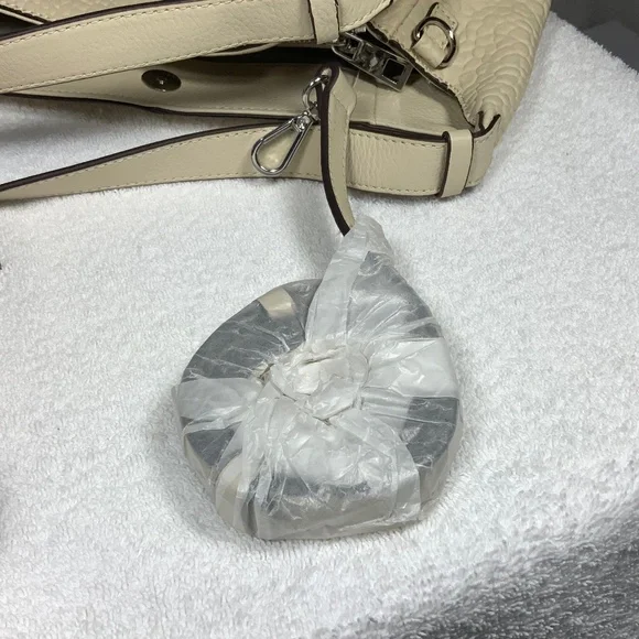 NWT - Vince Camuto Leather Tote - Tania - Picture 8 of 12